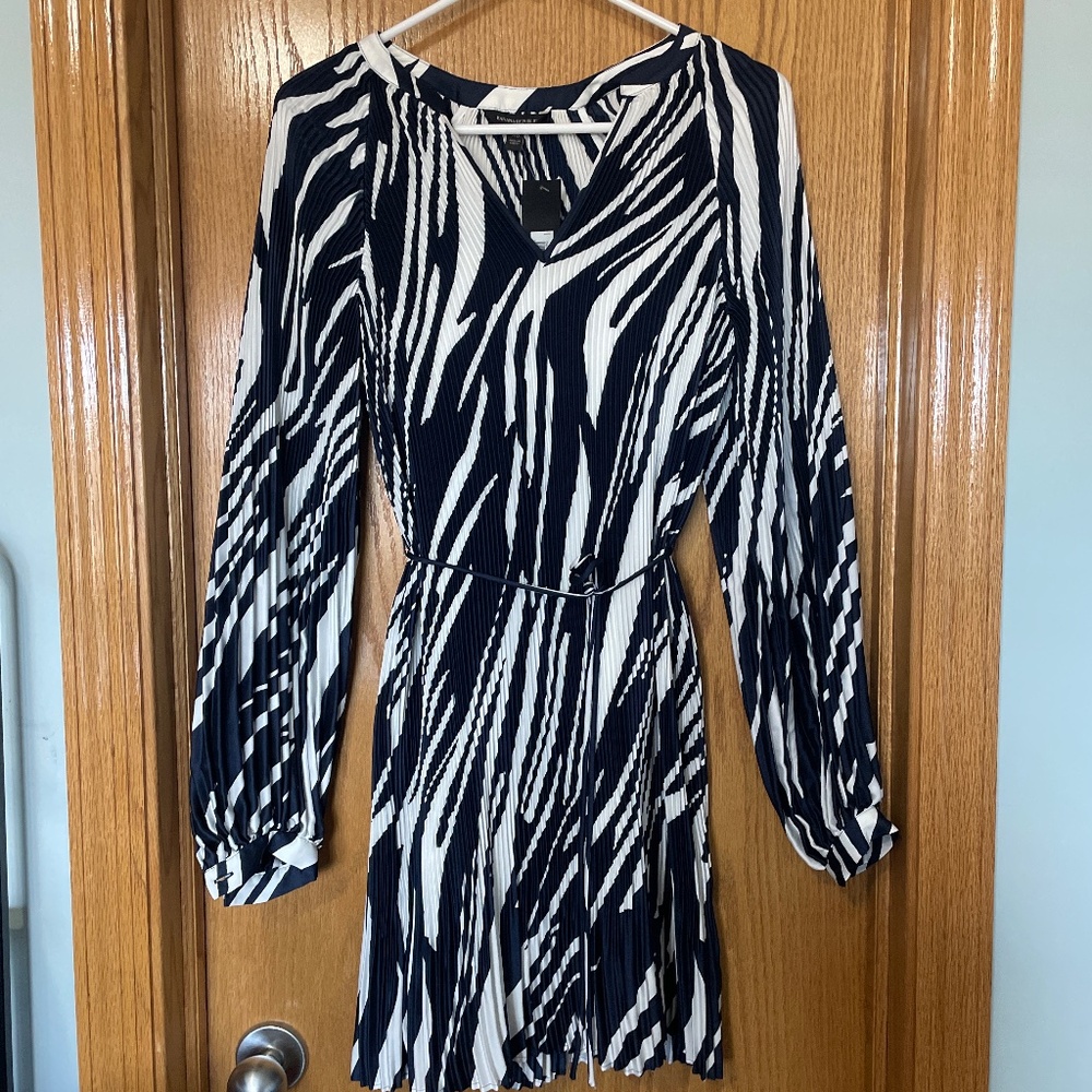 NWT Banana Republic Pleated Abstract Print Shift Dress